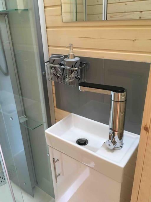 The Fox'S Den, Luxury Cosy Mini Lodge, Highlands North Ballachulish Bagian luar foto